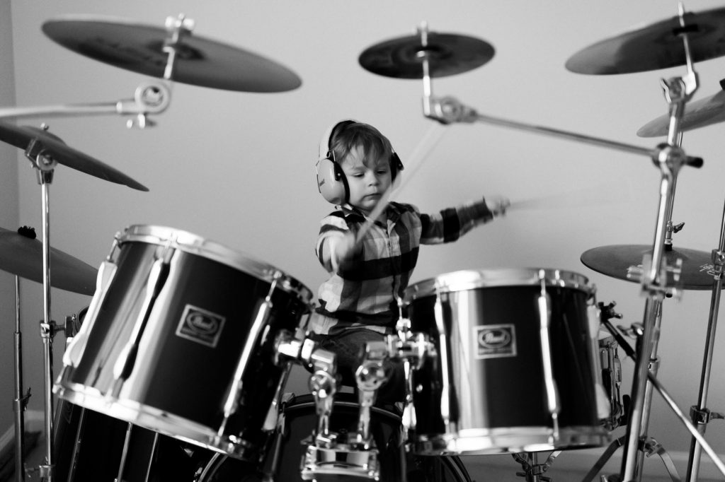 sami roy photography, 3 year old rockstar, black and white drums, toddler playing the drums