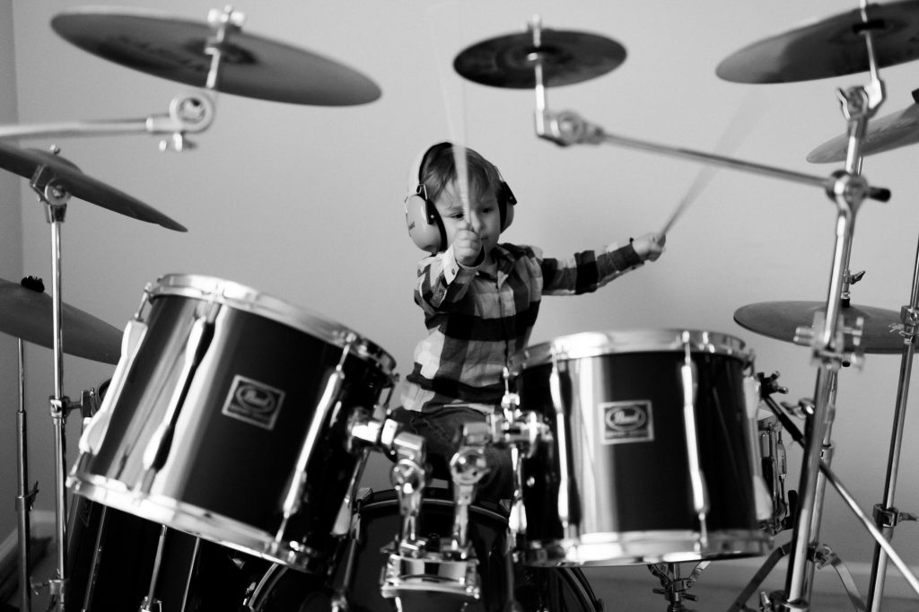 sami roy photography, 3 year old rockstar, black and white drums, toddler playing the drums